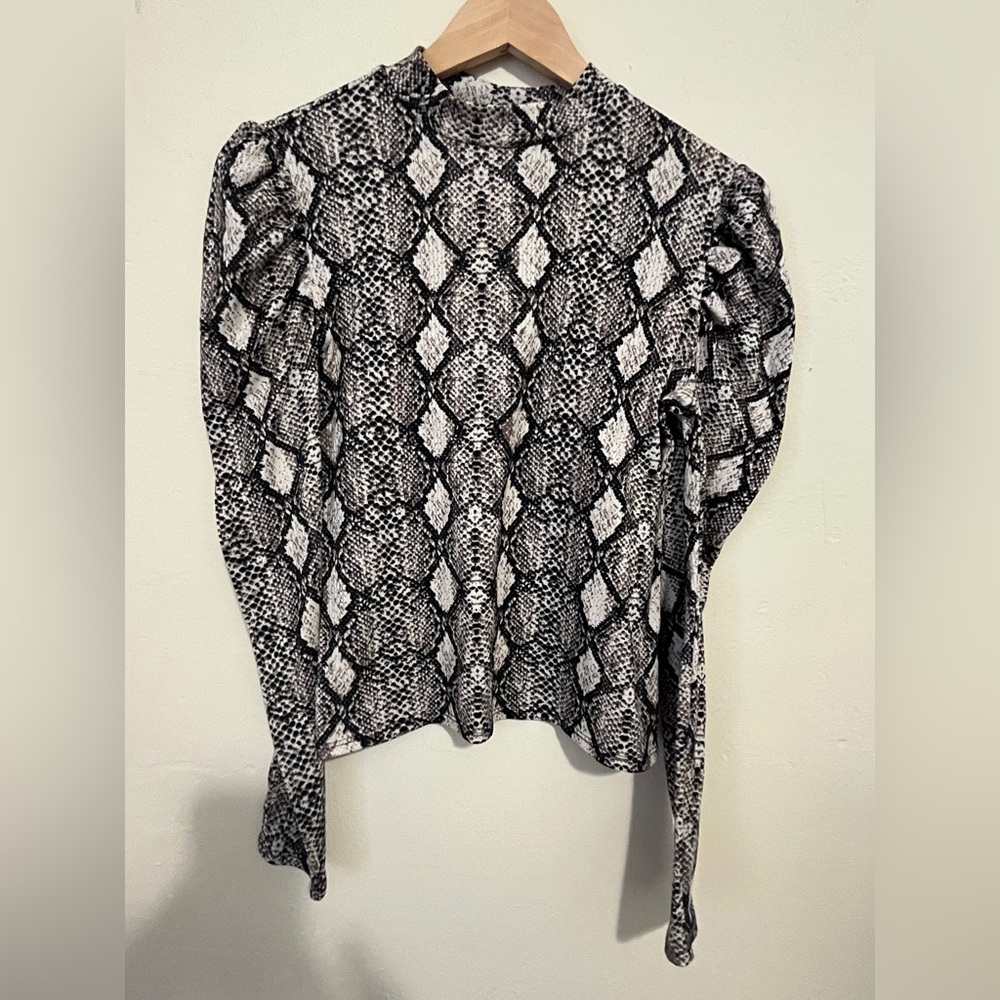 Women's Animal Print Long Sleeve Top